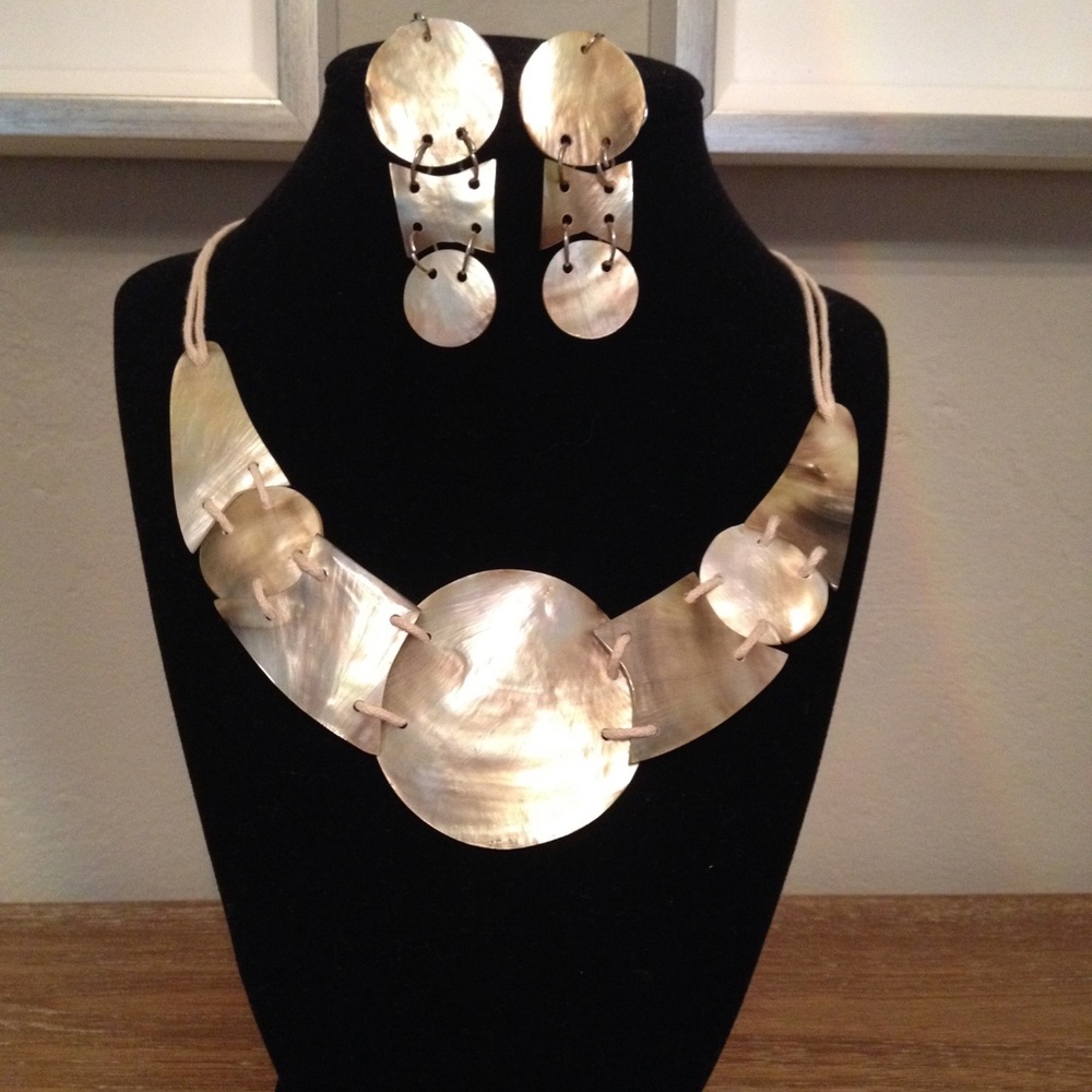 Nacar/Mother of Pearl Necklace.